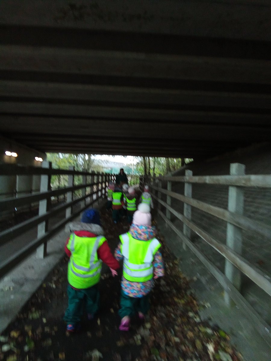 #Kingfishersclass have been out on a bear hunt. We have been through the "long wavy grass", "the deep cold river", "the thick oozy mud" and we found a bear cave! 🐻 #Outdoorlearning #Riverschool #EYFS