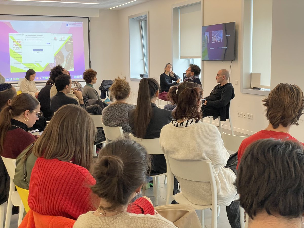 FondazAurora's tweet photo. L'emozione delle studentesse intervenute, dei docenti del corso
"Tracing identities through fashion photography" e del pubblico di #BCM22 al @rafflesmilano
offrono uno spaccato creativo di
contaminazioni positive, di influenze
creative e modelli senza tempo. 

@BOOKCITYMILANO https://t.co/YDKLp6X8yO