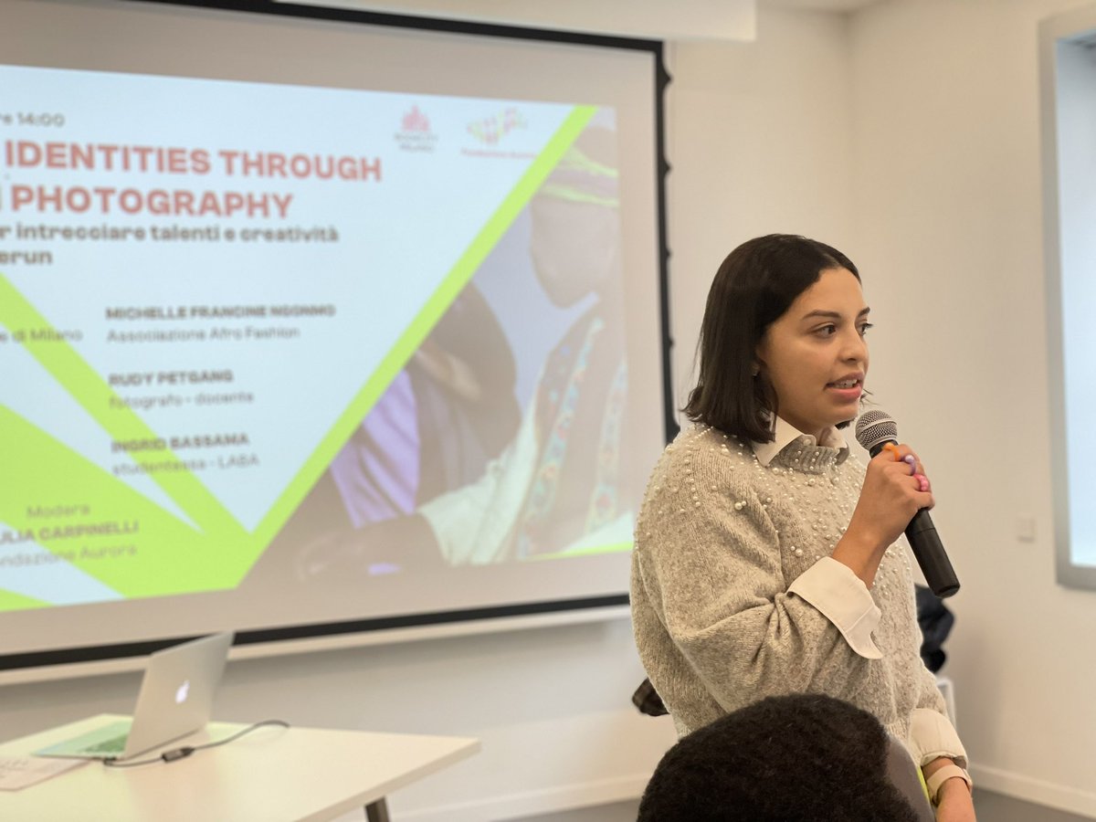 FondazAurora's tweet photo. L'emozione delle studentesse intervenute, dei docenti del corso
"Tracing identities through fashion photography" e del pubblico di #BCM22 al @rafflesmilano
offrono uno spaccato creativo di
contaminazioni positive, di influenze
creative e modelli senza tempo. 

@BOOKCITYMILANO https://t.co/YDKLp6X8yO
