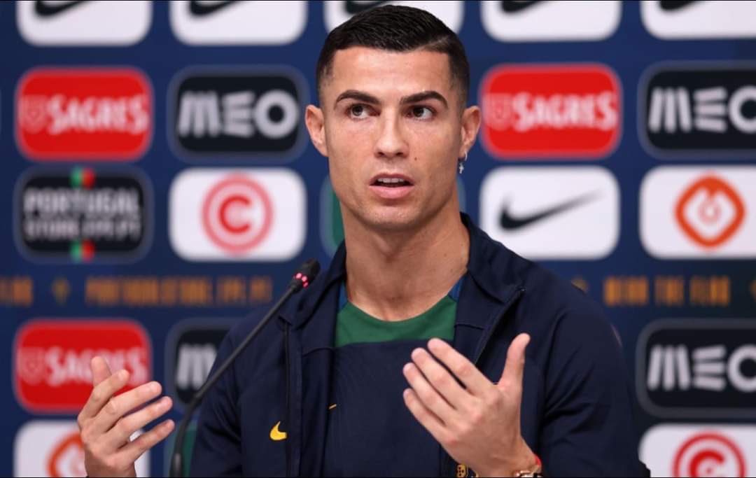 BlueboyCR7's tweet photo. Cristiano Ronaldo sobre si será reconocido como el mejor de todos los tiempos si gana la Copa del Mundo:

"No, no veo cosas así por ahí. Incluso si ganara la Copa del Mundo, siempre habría este debate. A algunos les gusto más, a otros menos. Es como todo en la vida. Es normal". https://t.co/uRkFyYwHSD
