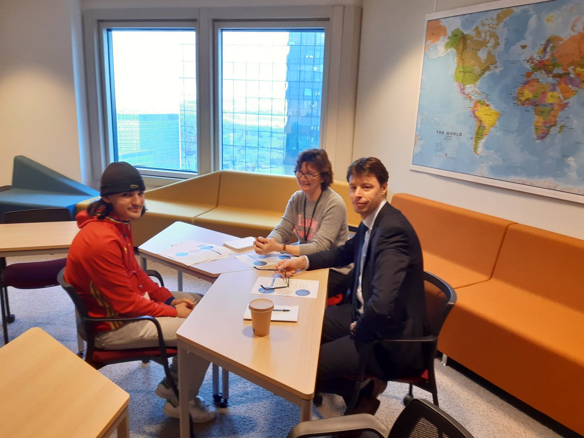 Jeudi dernier, les stagiaires étaient en coaching aux entretiens de #recrutement🤓avec notre partenaire <a href="/SocieteGenerale/">Societe Generale Group</a>, dans leurs locaux à la Défense. Ils ont aussi eu la chance d’aller visiter la salle des marchés ! Un grand merci à la SG #Jeunes #Insertion