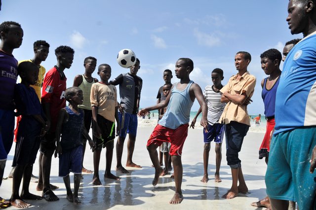 La coupe du monde #FIFAWorldCup a débuté hier. Je parie qu’enfant, vous étiez aussi fort que la France pendant la finale de 2018. 
Retrouvez cette image et de nombreuses autres sur iwaria.com
