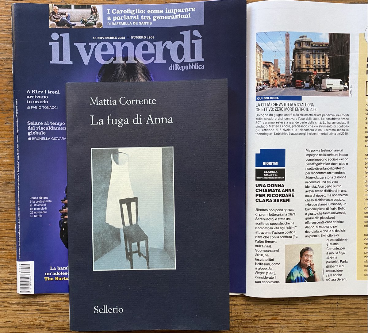 "Il vincitore di quest'edizione è <a href="/MattiaCorrente/">Mattia Corrente</a> per il suo #LaFugaDiAnna. Parla di libertà e di attese, idee care anche a Clara Sereni". La rubrica #Bioritmi su <a href="/ilvenerdi/">Il Venerdì di Repubblica</a>  è dedicata al Premio Letterario Nazionale #ClaraSereni. Congratulazioni Mattia! 
sellerio.it/it/catalogo/Fu…