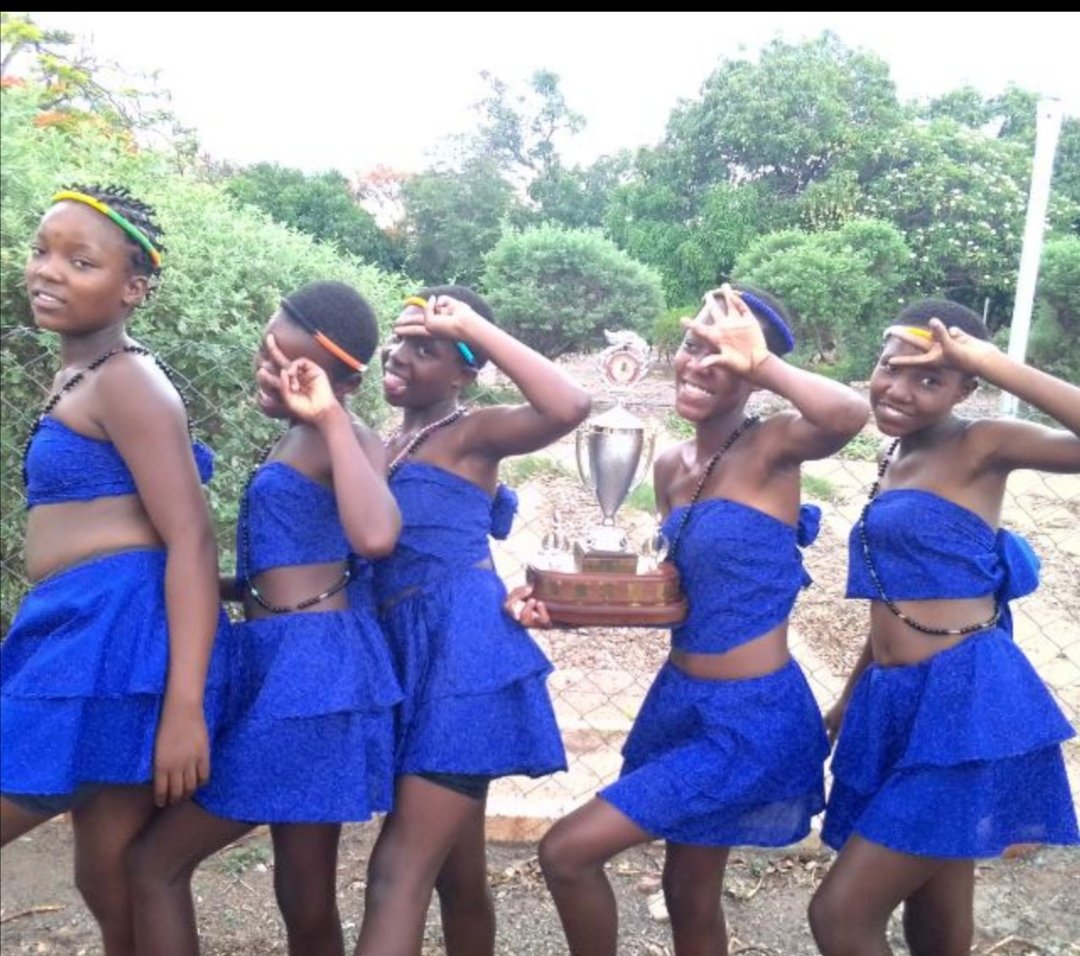 Lwendulu Primary school to represent Matebeleland North Province for the Amabhiza dance National finals after finishing first in the Provincial competitions.

kingbry22news.wordpress.com/lwendulu-prima…