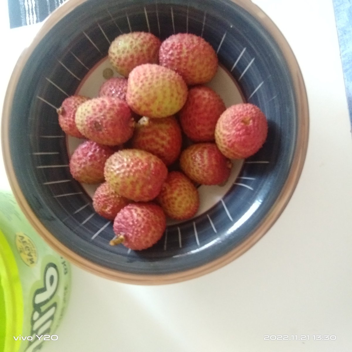Mahlalelavgmai1's tweet photo. Kuhlala emakhaya have advantages sometimes. The time you buy 10 litchis for R30 Kubo Woolies n PnP
Tsine we are busy selling to the community.
#Thobane #FIFAWorldCup https://t.co/qzqodYSmtb