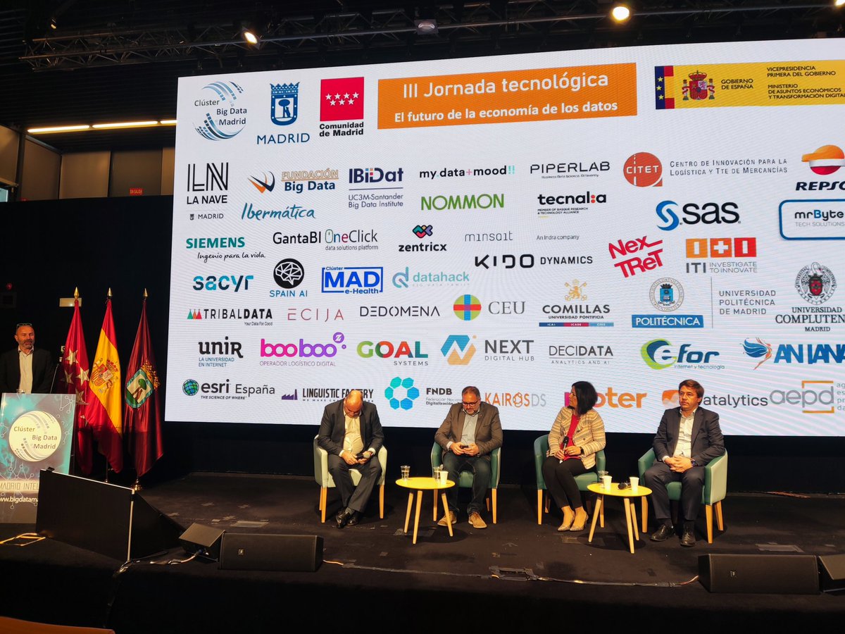 ClusterBigDataM's tweet image. Participan en este panel César Blanco de @NexTReT, @amartinpazos de @Esri_Spain, @dcentenoc de @GantaBI_es, @Elena_GGarcia de @fsjd_Madrid /Cluster MAD e-Health del Ayuntamiento @Madrid y @Ram_GarGar de @CITETlogistica #futecodatos bigdatamadrid.org/iii-jornada-te…  youtu.be/fvx3HnnAZkM
