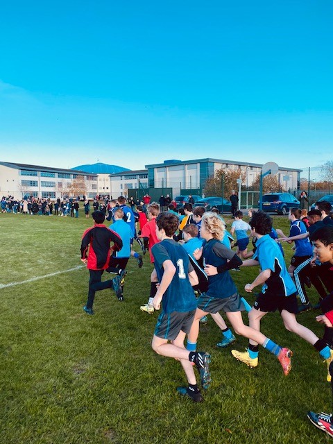 A huge well done to all the students that gave up their Saturday morning to represent #TeamLMA at the Swindon Schools Cross-Country event. Some really resilient performances! A special shout out to Owen F (Y7) who placed 6 out of 90 and qualifies for the next round! 🏃🏃‍♀️👏