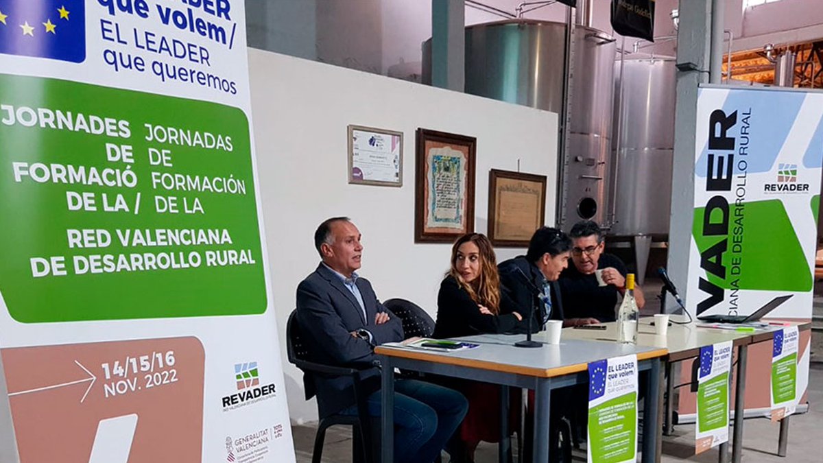 COIAL's tweet photo. 🟩#REVADER, Red Valencia de Desarrollo Rural, presidida por nuestro compañero José Luis Salón, impulsa la implantación del programa #LEADER en las zonas rurales de la #ComunitatValenciana.
https://t.co/zTfbGza5IE https://t.co/sFzrvIrUhC