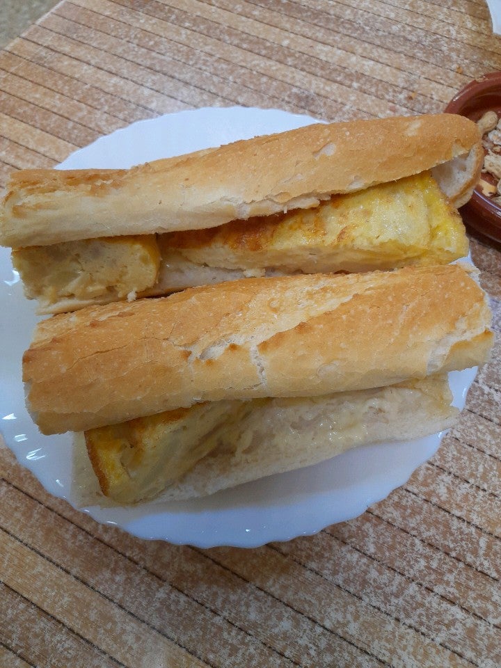 dmax55's tweet photo. I'm at Bar El Carro in Valencia https://t.co/ShTq0SO8ZZ https://t.co/CLJzNhyBB3