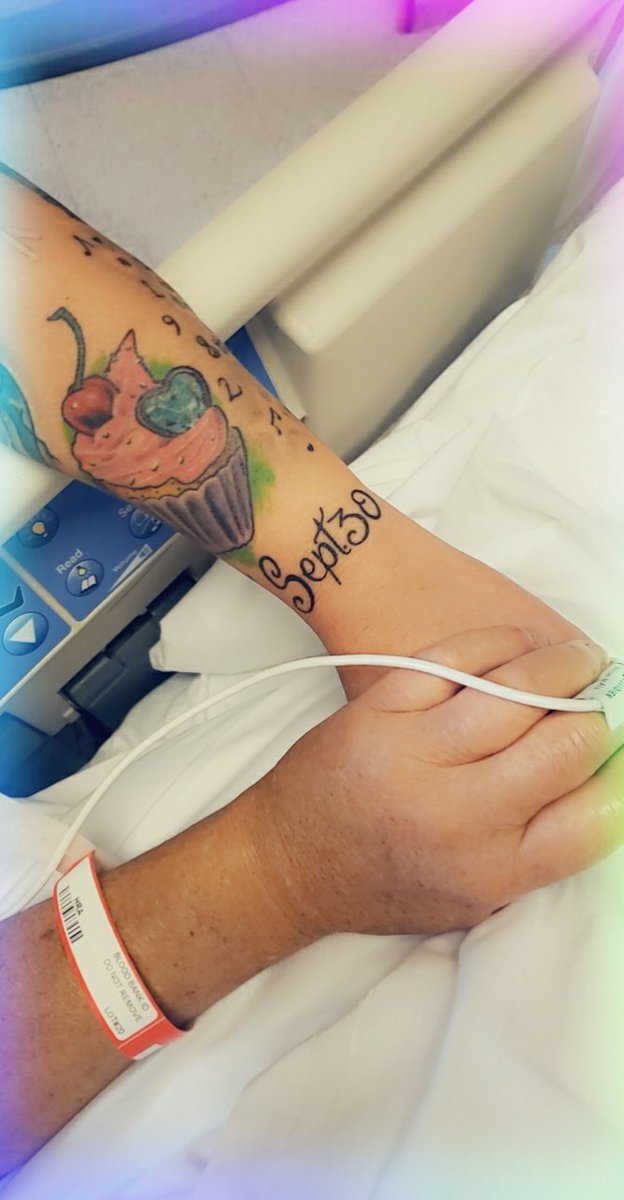 TattedBarbie82's tweet photo. #NickiMinaj HOW YOU RELATE TO YOUR MOM IS HOW MY MOM AND I WERE WOW WERE UGH 'Crying' so depressed π @NickiMinaj You helped me Go back /forth To San Antonio Hr from my Home But loosing Mom after 70+ Days of Praying #Barbz Thanks to everyone π Please Keep #MiniBarb ME IN PRAYERS https://t.co/MDBixPtbmF