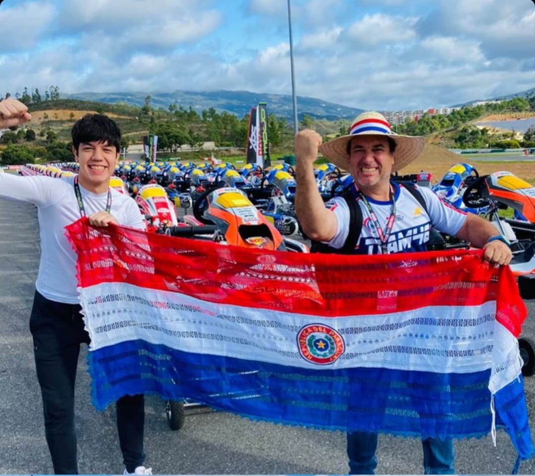🏁🏎️ Ya estamos en Portimao 🇵🇹 donde el bicampeón sudamericano @alesama46 🇵🇾 estará disputando el mundial de karting Rotax esta semana.

Vamos con todo #LeonGuarani 🦁 a dejar en alto la tricolor 💪🏼👏🏼
