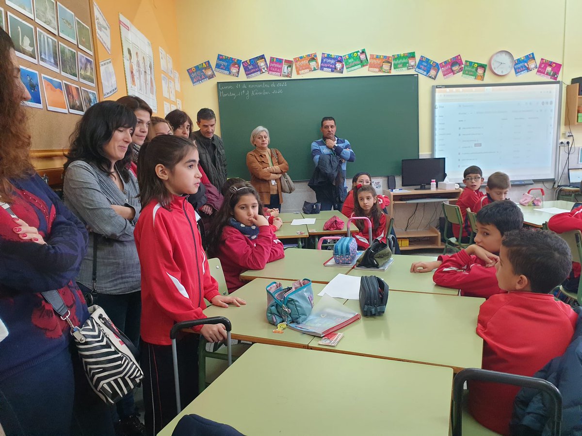 mip_feye's tweet photo. Hoy primaria ha celebrado su día de las puertas abiertas, para que nuestras familias puedan disfrutar del buen trabajo de sus hijos. #levántate #feye_mip https://t.co/76CEeFoSXb