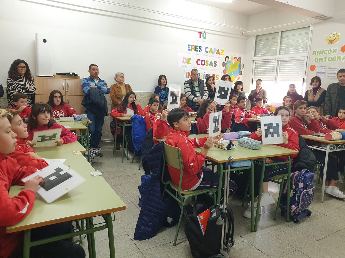 mip_feye's tweet photo. Hoy primaria ha celebrado su día de las puertas abiertas, para que nuestras familias puedan disfrutar del buen trabajo de sus hijos. #levántate #feye_mip https://t.co/76CEeFoSXb