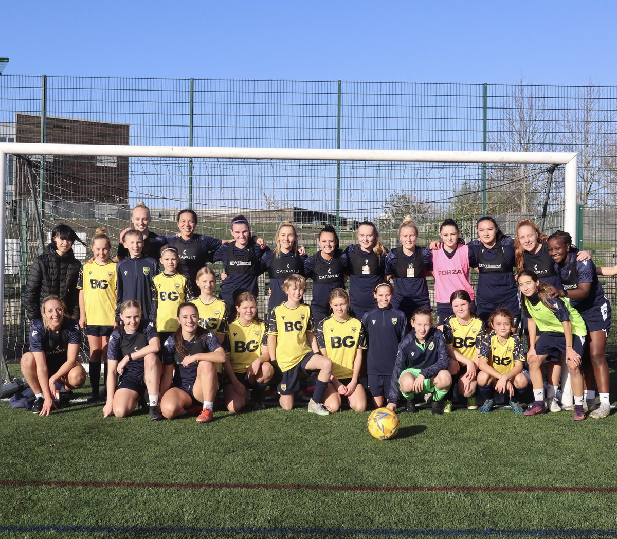 OfficialOUWFC's tweet photo. Our U12’s got a chance to train with the First Team yesterday morning 👏🏻

One Club 💛💙

🟡🔵 #OUWFC https://t.co/oQXxrw513n