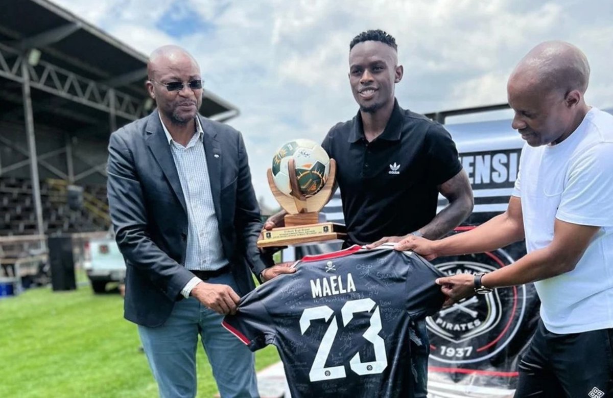Orlando Pirates skipper visited his old high school in Mpumalanga with the help of his sponsors over at adidas and his agent. 👀 Check it out! ➡️ bit.ly/3AApCMa #FanPark