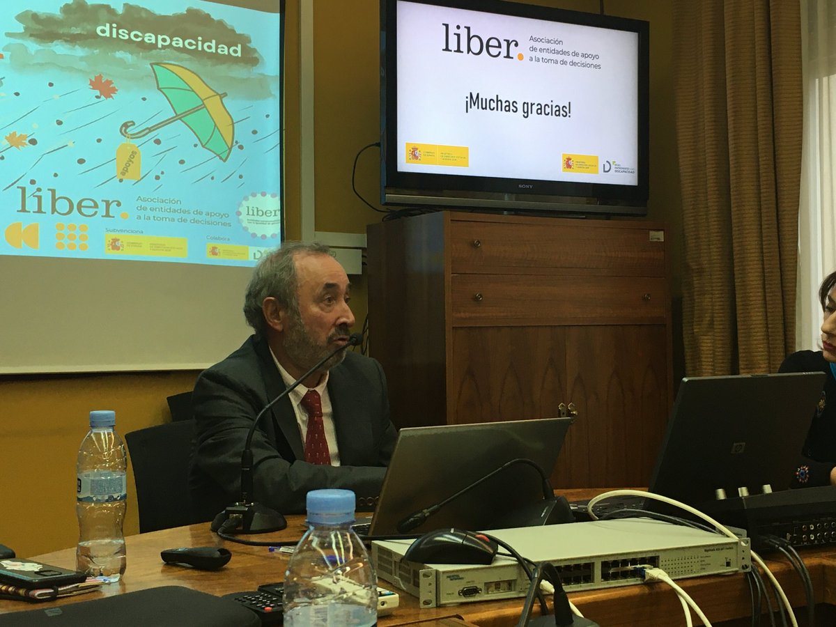 somfundacio's tweet photo. @IgnacioRecondo president de l’@AsociacionLiber explica q les fundacions de #suportalapresadesecisions tenen una feina pedagògica important amb les famílies perquè facilitin l’exercici dels drets de les persones i que puguin construir el seu #projectedevida. https://t.co/WpBCvaWjhF