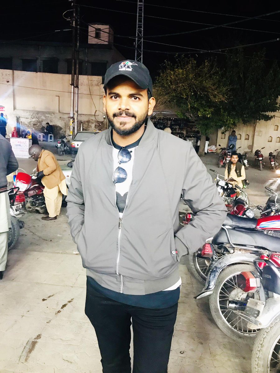 ifarazshahzad's tweet photo. Akhtar Plaza Saddar with buddies 😍🔥
.
.
.
#farazshahzadvlogs #saddar #rawalpindi #newphoto #photooftheday https://t.co/fU6zdlg8QB