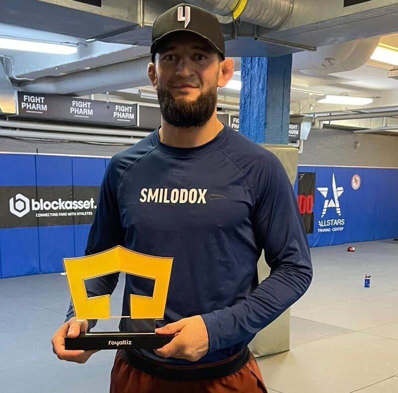 royaltiz_off's tweet photo. 🚨INVEST IN CHIMAEV’S CAREER TOMORROW
To celebrate the launch, we’re giving away 250 CHIMAEV ROYs to one lucky winner, who:

1. Follows @royaltiz_off
2. Likes &amp; Retweets the post with your own referral link in the caption
3. Tags 2 friends in the comments
4. Joins our Discord https://t.co/PyAx1oiXkH