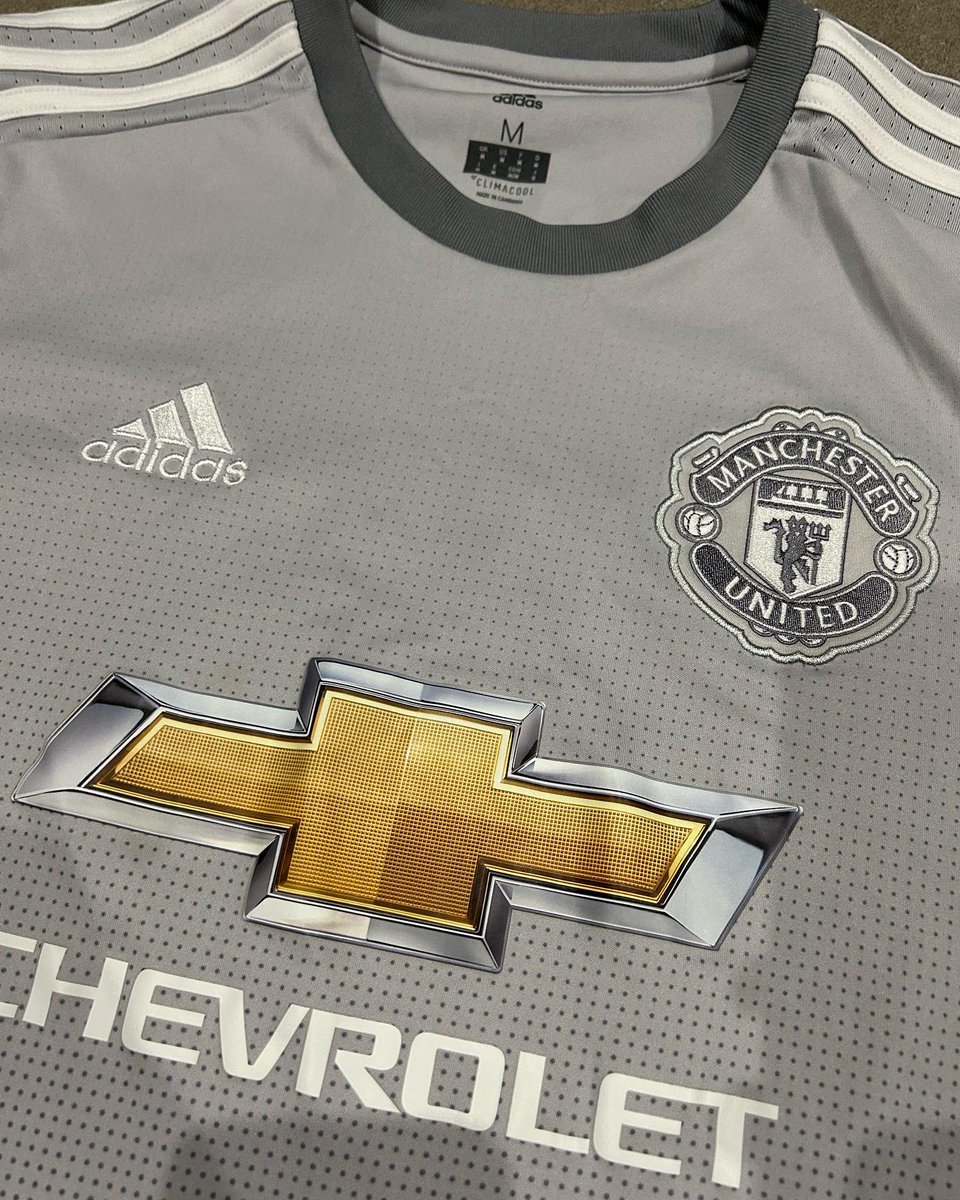 BinsNi's tweet photo. Manchester United FC 2017-18 adidas third shirt . Matic 31 nameset 

Size medium 

£30

Free UK delivery 📦 https://t.co/wftD1biIPq