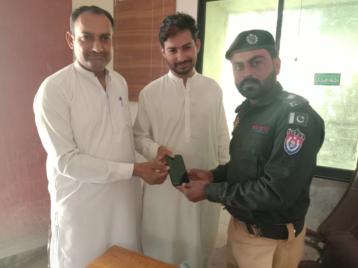 My younger brother ( Farman Khoso) mobile was snatched some days ago @ Khairpur City, today it is recovered by Khairpur police. Special thanx to Great Sir <a href="/MirRohalPSP/">Mir Rohal Khoso</a> for taking efforts.  Hats off to Khairpur Police  for doing such a great job.