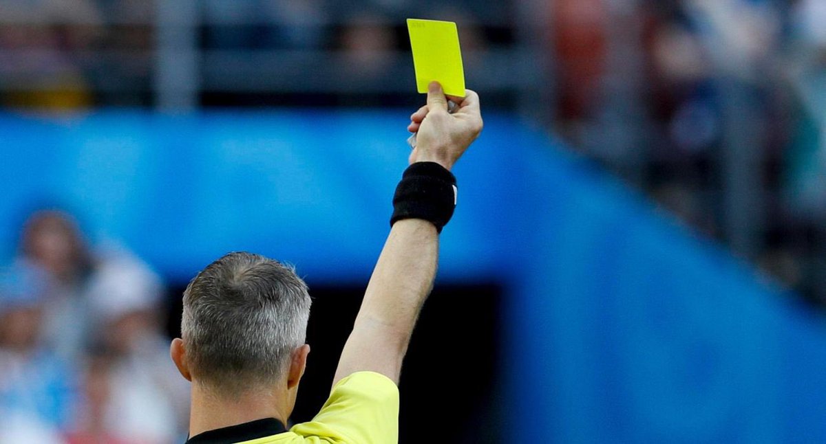 _iiiSaiF's tweet photo. @nocontextfooty The cheapest case in history they left because of a yellow card!! https://t.co/VGRqEVouFd