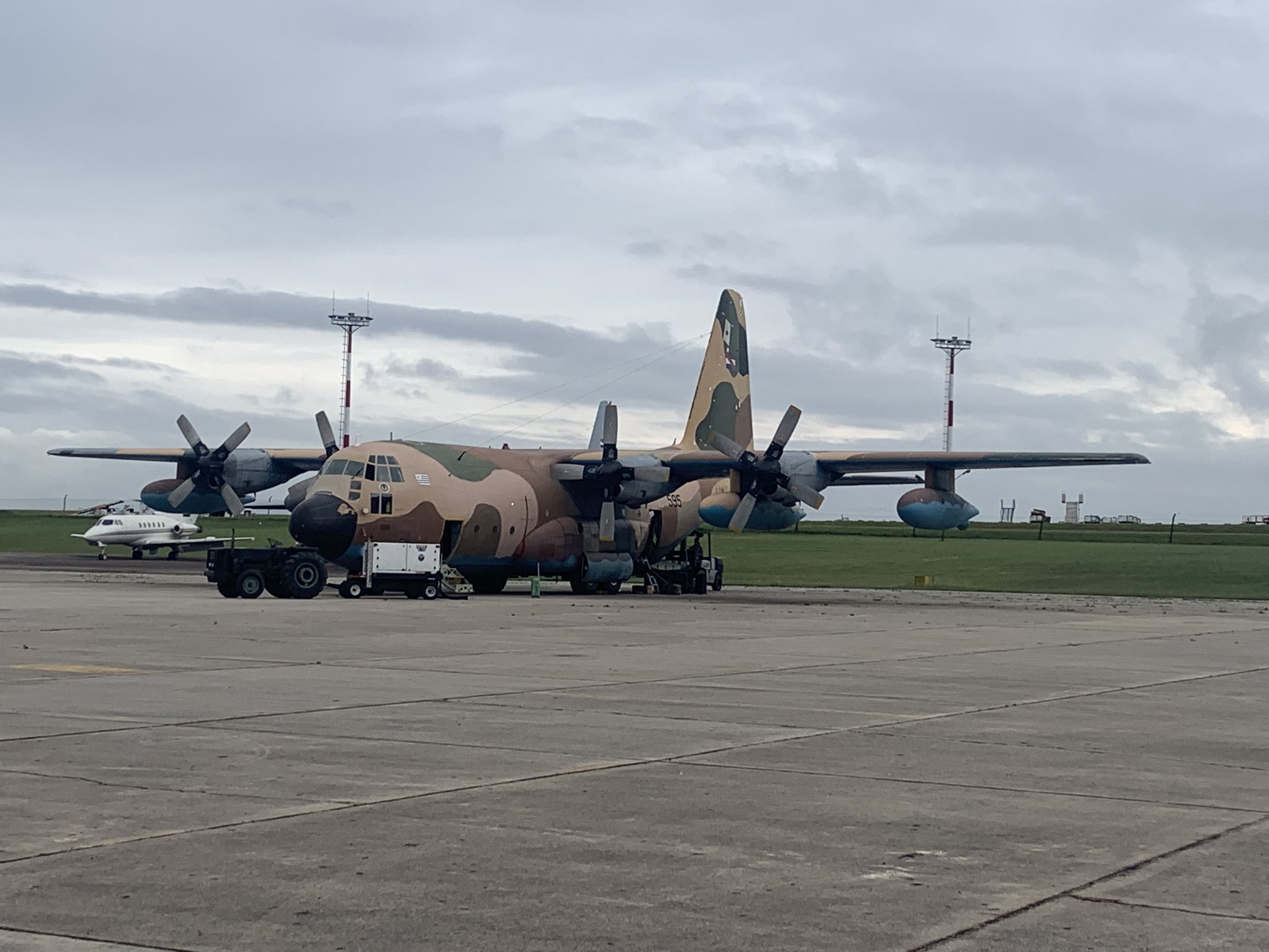 [Imagen: FiFgar_XwAAJt8h?format=jpg&name=large]