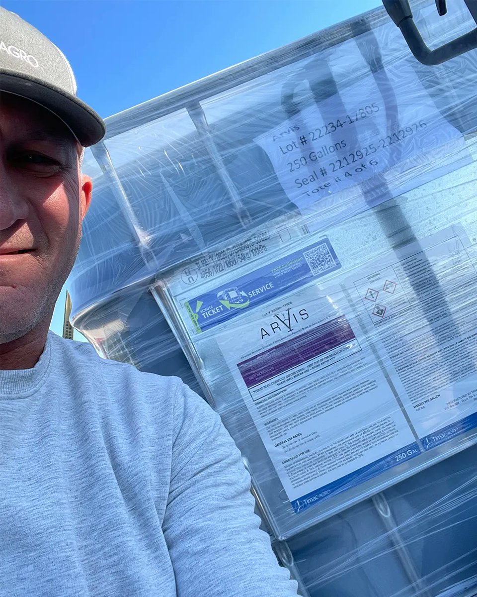 TimacAgroUSA's tweet photo. The first truck of our fertilizer additive #Arvis is venturing out western Kansas to show its muscle! ๐ช Arvis brings protection to your fields with three different active ingredients to reduce nitrogen loss.
#AgTwitter #ThinkDifferentFarmBetter #FarmTheFuture https://t.co/gD2bUh3WtG
