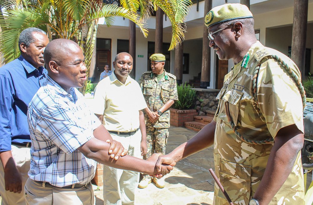 KWSKenya's tweet photo. Kenya Wildlife Service Director General, @BrigJohnWaweru , welcomed Chavakali Boys’ High School team at the KWS HQ for handing over of a used aircraft engine received by Mr. Johnstone Smith on behalf of the Principal. https://t.co/FQNlN0xMY3