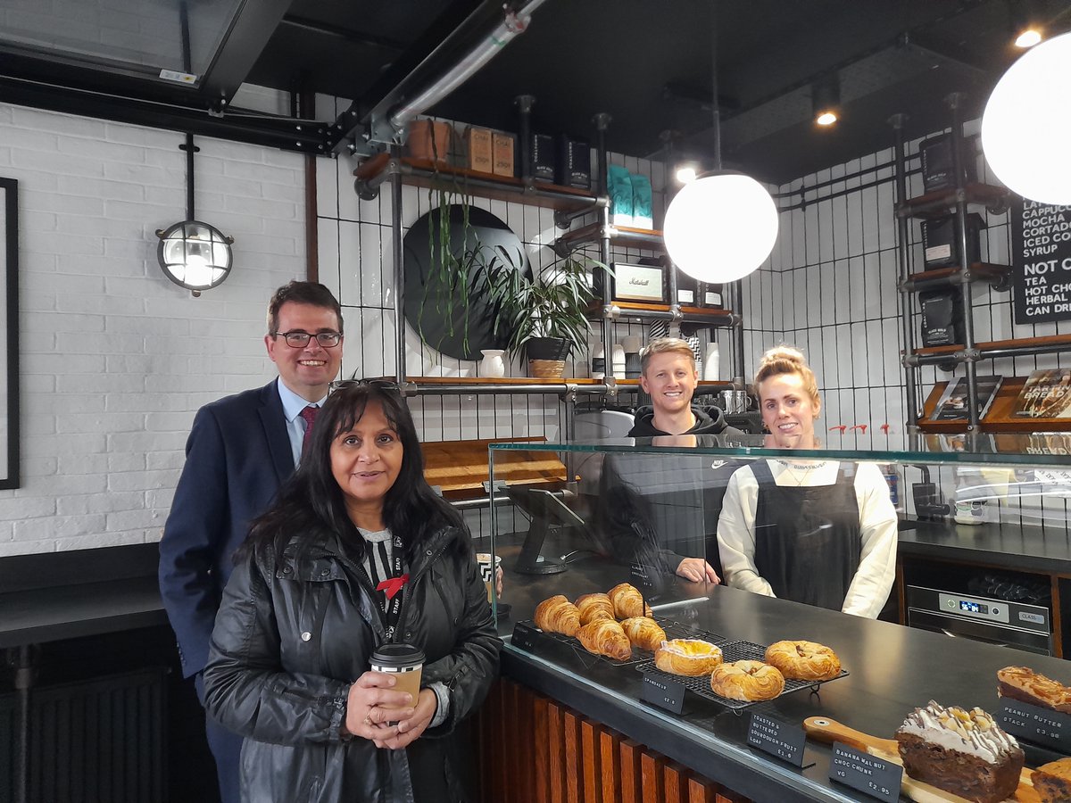 BridgendCBC's tweet photo. Free Wi-Fi is now available in town centres across Bridgend County Borough with the aim of increasing connectivity among residents, businesses and visitors.🌐

Please visit our website for more information on the Wi-Fi launch. 🔗
https://t.co/VHwdt9I9JP https://t.co/JfdrobhkxC
