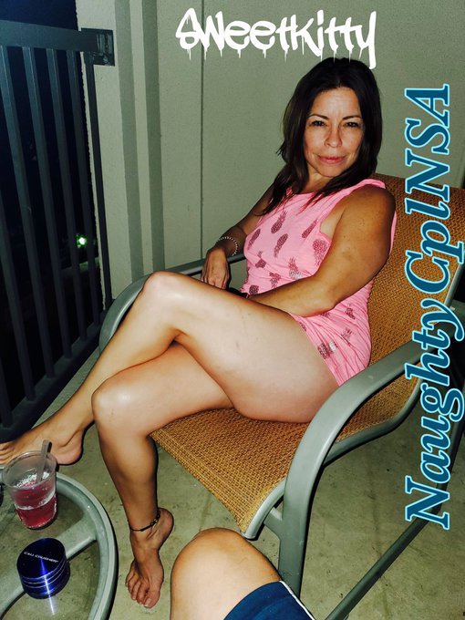 MILF Monday and hope everyone has a great day. RT and share me like hubby enjoys doing💋 #MILF #monday<a href="/tag/monday"class="tags"><span>#monday</span></a><a href="/tag/milf"class="tags"><span>#milf</span></a><a href="/tag/hotwife"class="tags"><span>#hotwife</span></a><a href="/tag/fullswap"class="tags"><span>#fullswap</span></a>