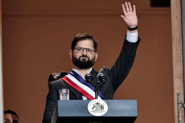 📈 Cadem: Aprobación a Boric 𝘃𝘂𝗲𝗹𝘃𝗮 𝗮 𝗰𝗮𝗲𝗿 y mayoría cree que debe postergarse el proceso constituyente ow.ly/fMp850LJtLZ