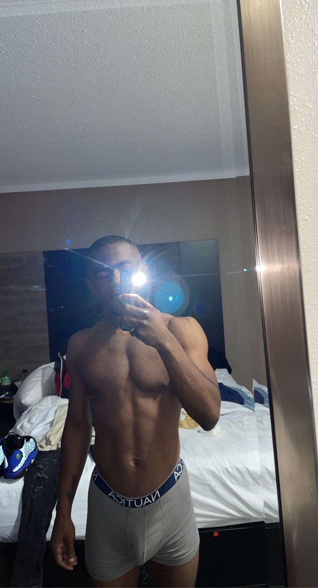 mr85bro's tweet photo. Couple body pics for you guys 😙 I really need to start back working out though https://t.co/7JAVIroQC9