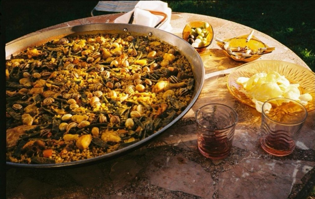 olmataix's tweet photo. #LaRuta ❤️ esa paella 🥘 de caracoles 🐌 y las papas (la picaeta) . 🥺😭🤯 #Caballofilms @larutaserie #ATRESplayerPREMIUM
#ÀlexMonner #ClaudiaSalas #ElisabetCasanovas #GuillemBarbosa #RicardoGomez https://t.co/bQ5IKgDdkl