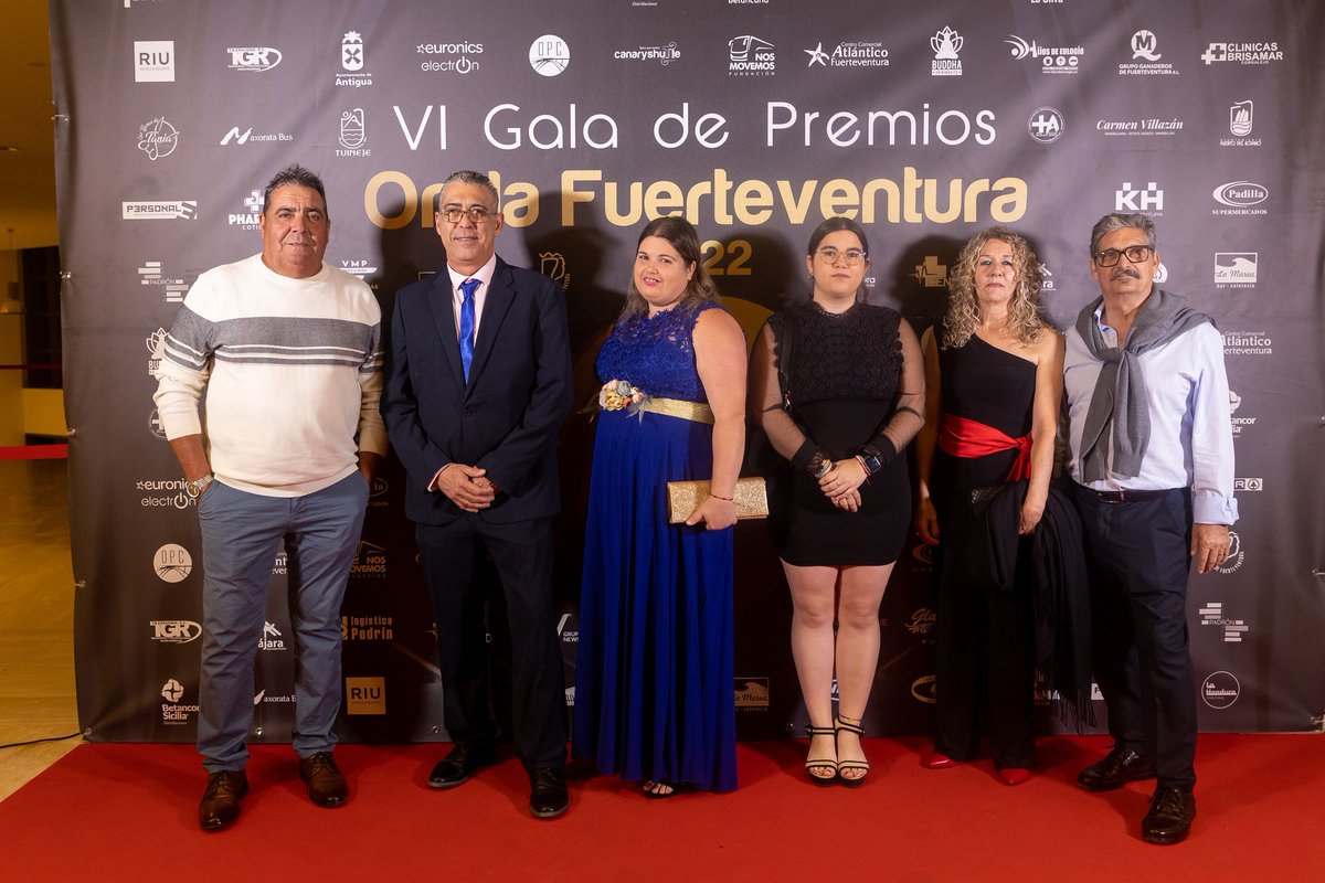 📻 Ayer en la VI Gala de premios <a href="/OndaFTV/">Onda Fuerteventura</a>  nuestro candidato al Cabildo Insular, <a href="/JOSEMAN82110288/">José Manuel Quintanar Santana</a>,  la secr. de organización Yolanda Blanco, la secr. de juventud Gabriela Blanco, el secr. de agricultura, Fernando Barrera y  el Presidente de Contigo Puerto Juan Francisco Alvarez