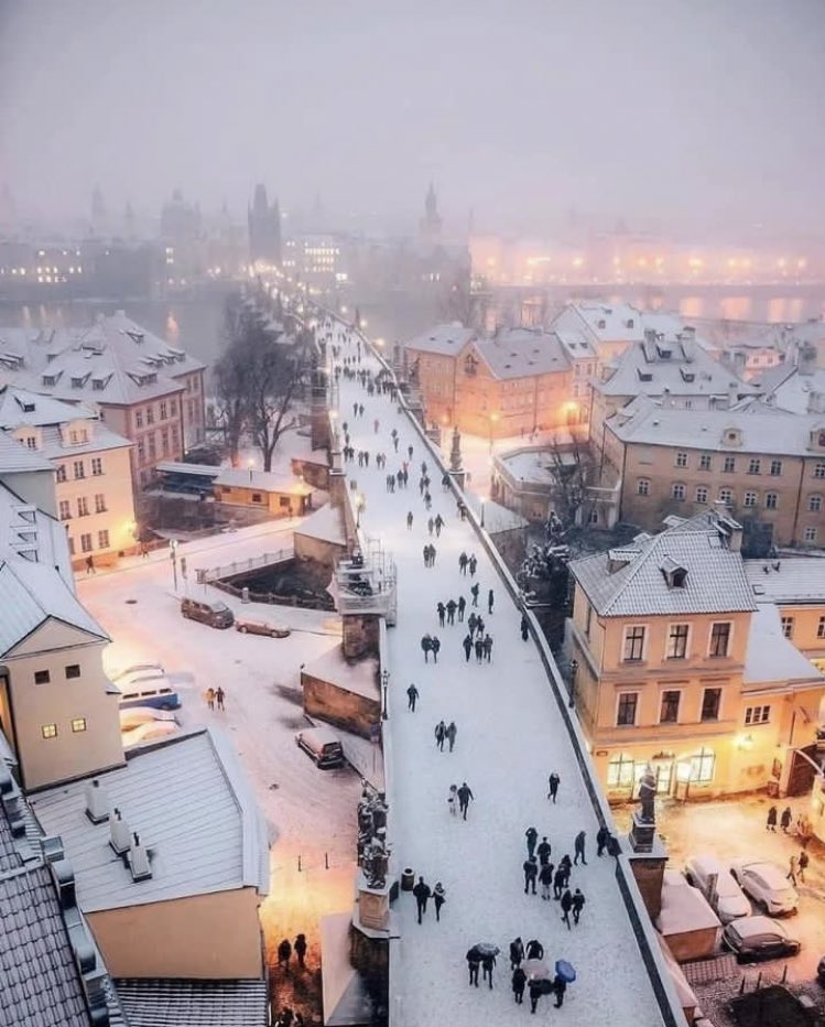 addictviews's tweet photo. Winter in Prague 🇨🇿 https://t.co/JOjVjwgbs9