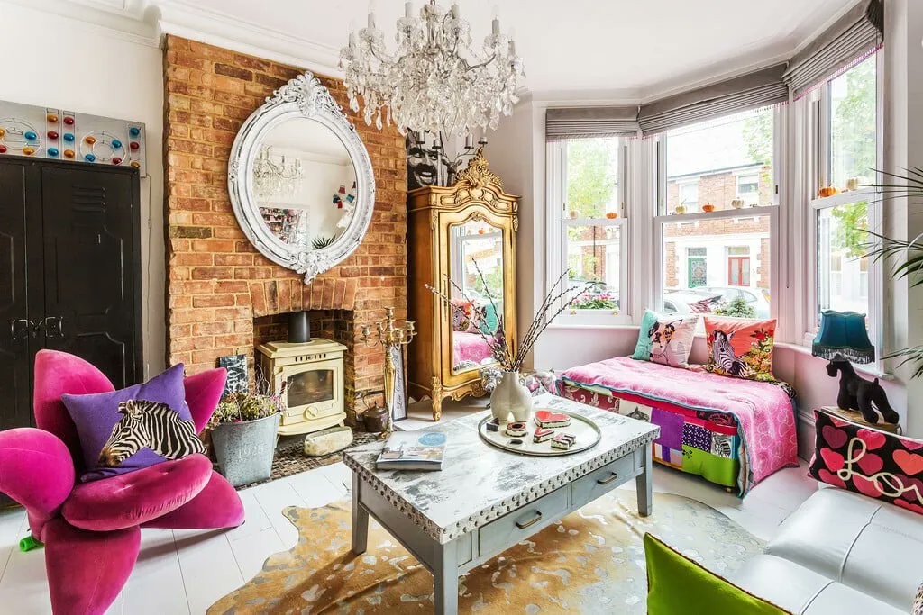 On a dark and gloomy day a big bay window, high ceilings and light and bright interiors can lift your mood and make for a lovely place to live.  

buff.ly/3tOpDrQ 

#TunbridgeWells #HouseForSale