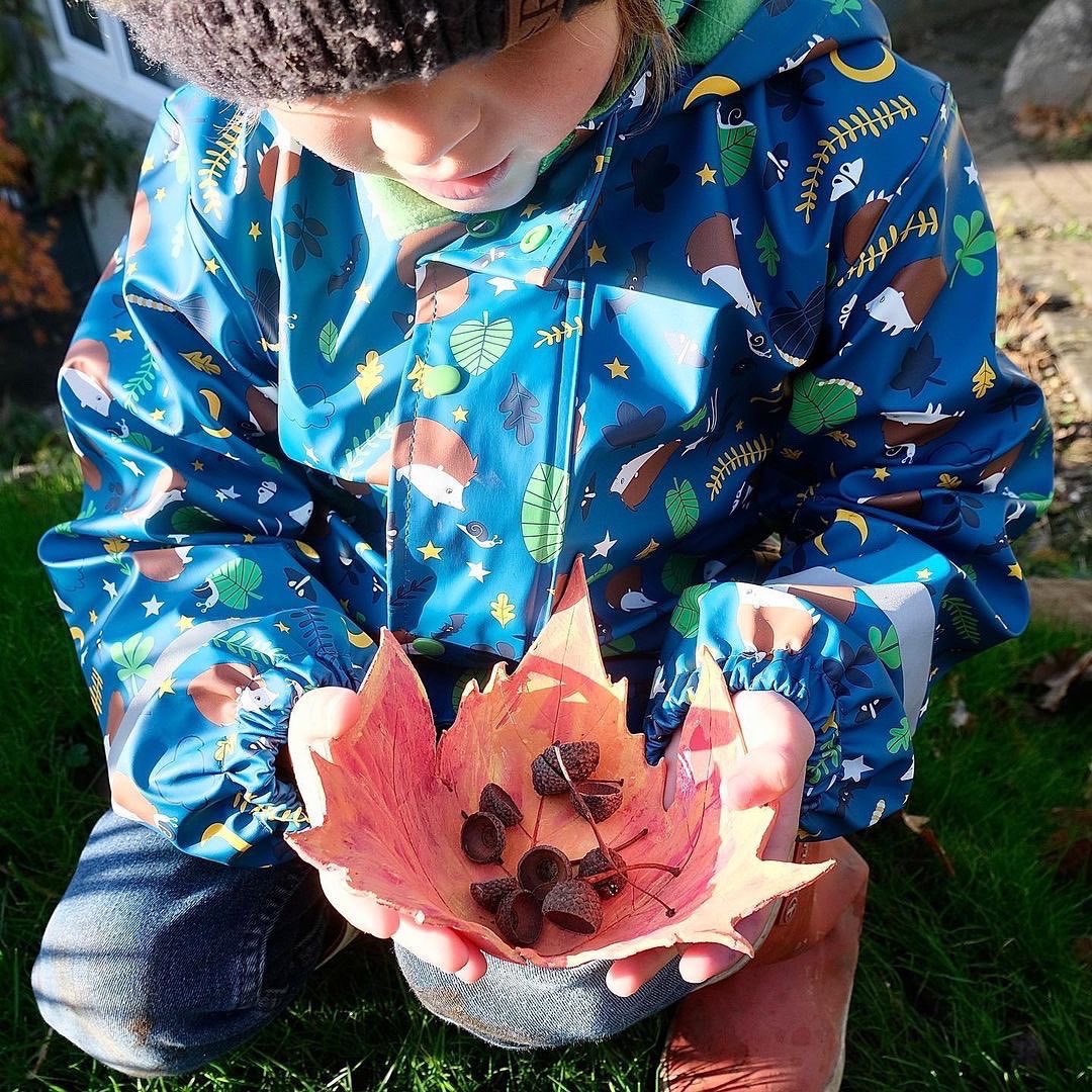 MudandBloom's tweet photo. Make a clay leaf bowl!🍁🌈
This is one of the activities in our November box. We provide air drying clay, autumnal coloured gouache paints and a wooden paintbrush. You just need to find a large leaf! Maple or sycamore work well 🍁
📷 @ puttputt82 on Instagram
#leafcrafts https://t.co/THhfRaUJVn