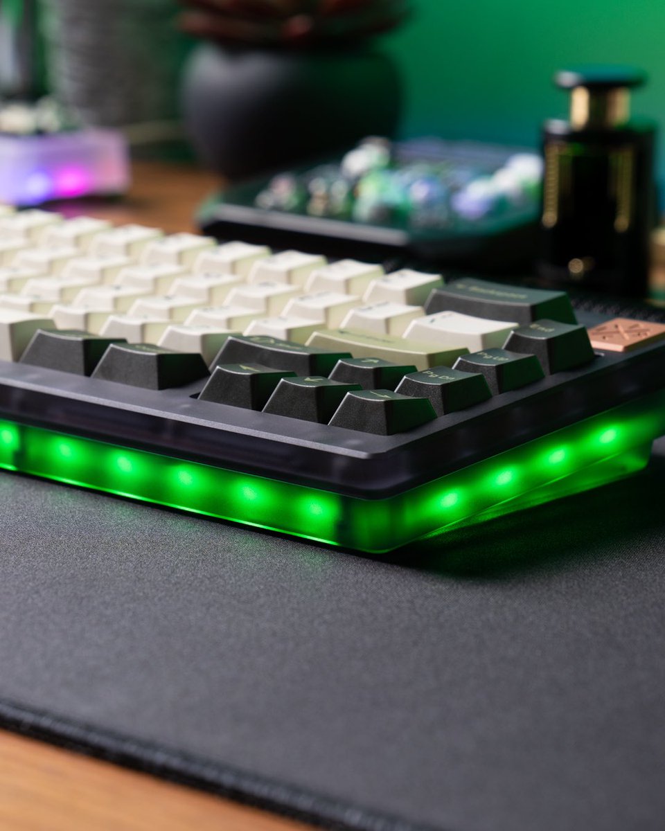 Loki 65 Early Bird Edition with Copper Accents! Board is wild looking, wish the RGB was more defused tho