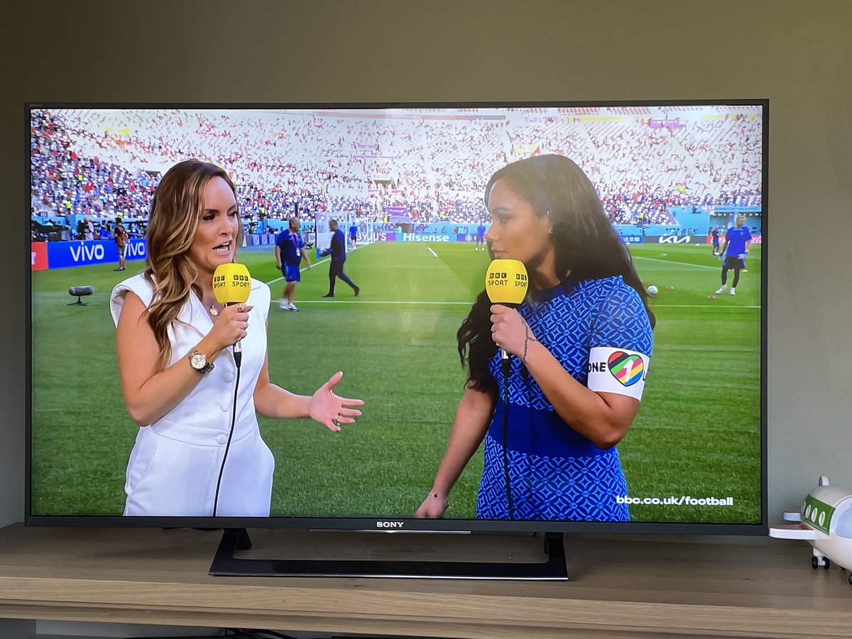 Bigger balls than the men!! Fair play <a href="/AlexScott/">Alex Scott</a> #FIFAWorldCup #Eng