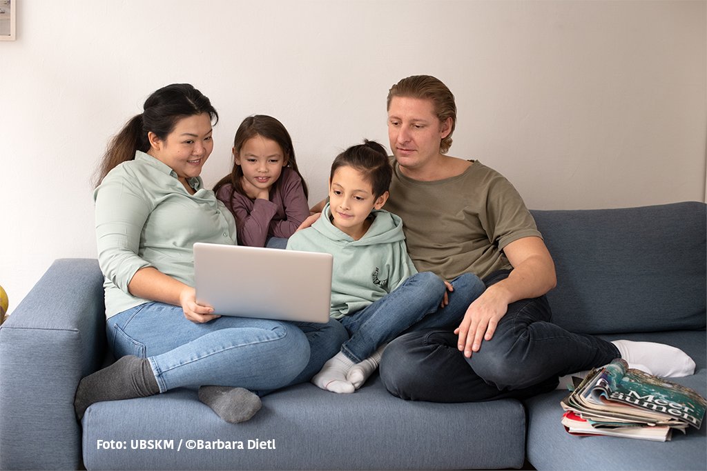 Die Mehrzahl der Betroffenen von #SexualisierteGewalt in organisierten Strukturen berichtete uns, dass sie über ihre Eltern oder Zieheltern in die organisierte Gruppe gelangten. 
#Missbrauch #Familie #ORG