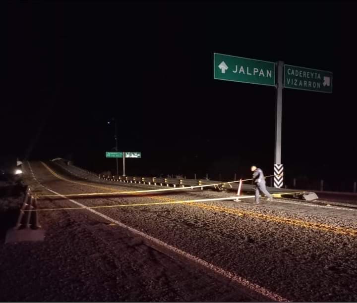 noticiasdeqro's tweet photo. #ALERTA | ⚠️🚨 Alertan a automovilistas que viajan a la Sierra | Alertan a automovilistas que viajan a la Sierra por presuntos delincuentes tratando de asaltar en el transcurso de la noche-madrugada en el puente de Higuerillas. 

https://t.co/o6G0P8DW9P

#NOTICIASDEQUERETARO https://t.co/Zca6xKfFvV