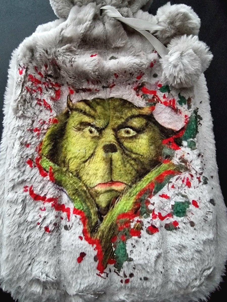 NanasWitchCraft's tweet photo. Crafty cozy day๐ค
#grinch #dryingmat #hotwaterbottle
Now ready to watch England ๐ฌ๐ง https://t.co/r3Pvw7bkhq
