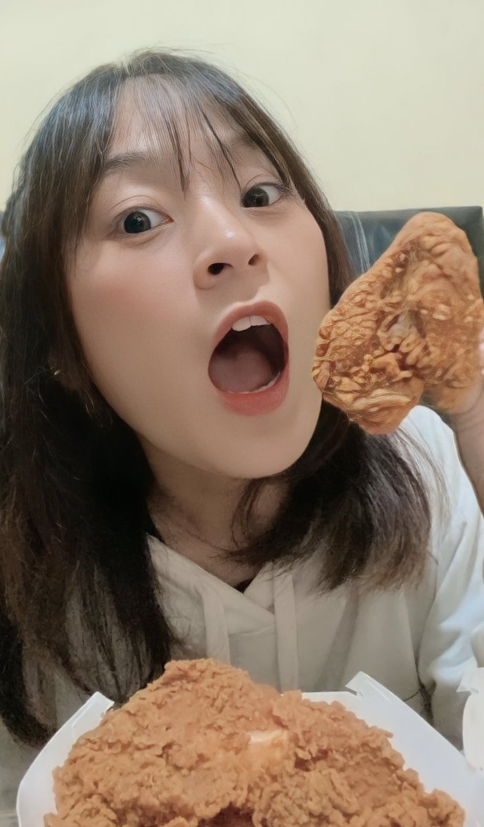 ciloqciliq's tweet photo. Rangorang kalo stress biasanya mogok makan, kalo aku malah makan dulu makan lagi makan terosss GrabFood terosss
Untung Grab aku udah Platinum User, jadi sekalian redeem Voucher Diskon Kilat 🤤
thanks #GrabRewardsID @GrabID https://t.co/XhtJzVnHku