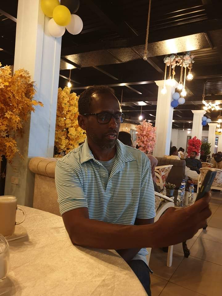 KJimale's tweet photo. Macallinkeygii koowaad ee i baray qalinka iyo qoraalka iyo qaabka nolosha.

Cimrigiisa Allaha raajiyo.
#teacher #macallin https://t.co/DM33EsrOFE