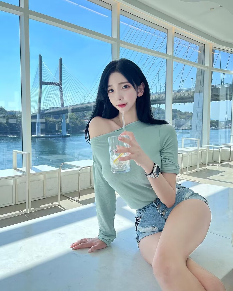 59M9r's tweet photo. Only pine is still green #偽娘 Also dressed in  #沈阳TS White coat of snow #女装子 The river was frozen with ice #长春TS The mountains in the distance And the small pavilions  U21 https://t.co/TvuZg13n4s