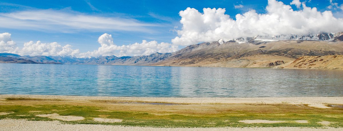 joyswar's tweet photo. Picturesquely located in secluded & breathtaking #Rupshu Valley, #Ladakh #TsoMoriri Lake (4000m) is flanked by lofty mountains. 29Km long & 8Km wide this lake attracts a range of wildlife including migratory birds, marmots & rarely Tibetan wolves #DekhoApnaDesh #travelphotography https://t.co/5J1xLsa4dE
