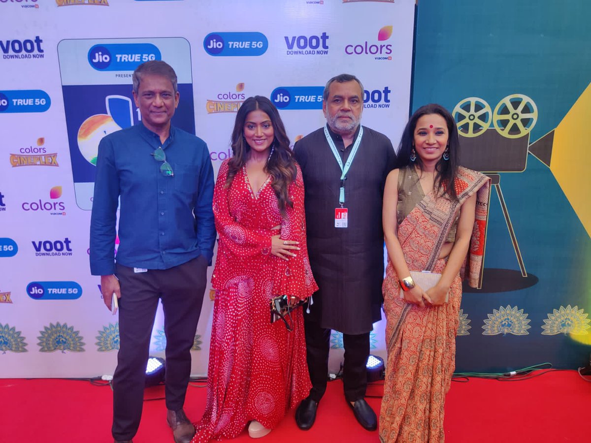 jiostudios's tweet photo. Team #TheStoryteller at the  red carpet Gala Premiere of the film at 53rd @IFFIGoa. 
In attendance @AnanthMahadevan @SirPareshRawal @_AdilHussain @TannishthaC @bose_anindita10
#ShubhaShetty

Produced by #OfficialJioStudios  #PurposeEntertainment #questfilms https://t.co/9t2nxEmovU