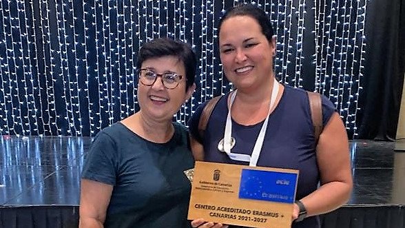 EducacionGobC's tweet photo. 👏🏾@EducacionCan y 57 centros educativos han obtenido la acreditación Erasmus+ en 2021 y 2022

🌍Durante las jornadas “La internacionalización desde el corazón” sus representantes recibieron el aplauso de la comunidad educativa

Consulta el listado en👇🏾
https://t.co/j7tzSikJBB https://t.co/N79j3RPxDg