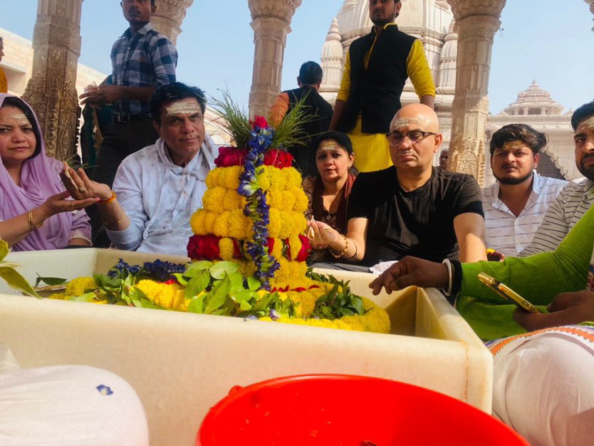 rakeshupar's tweet photo. Varanasi 🇮🇳 Baba Kashi Vishvanath Temple
Har Har Mahadev 🙏 Rudra Abhishek 🙏
#movies #HariOmHari #music #HarHarMahadev #vishvanath #KashiVishvanath #RadTalentManagementAgency #Bollywood #Tollywood #Hollywood #CreativeDirector https://t.co/yKUmA3RDg5