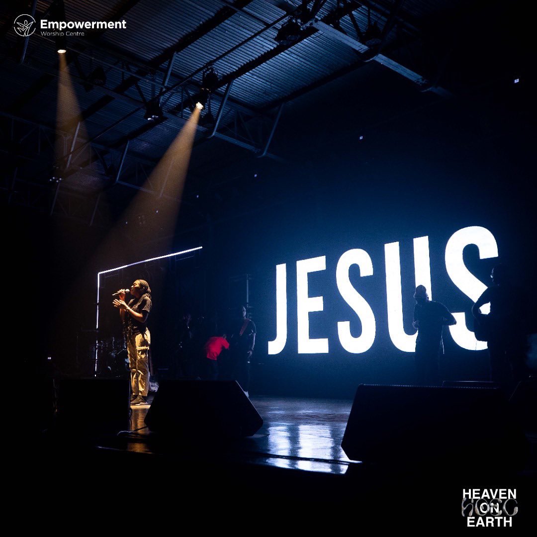 ewccomm25campus's tweet photo. Jesus at the center of it all.
#HOEC22
#WorshipNight
#ConferenceSunday https://t.co/TzlBodhzmO
